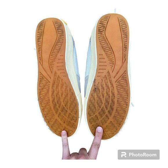 White and Red Men's Sneakers - Picture 9 of 11